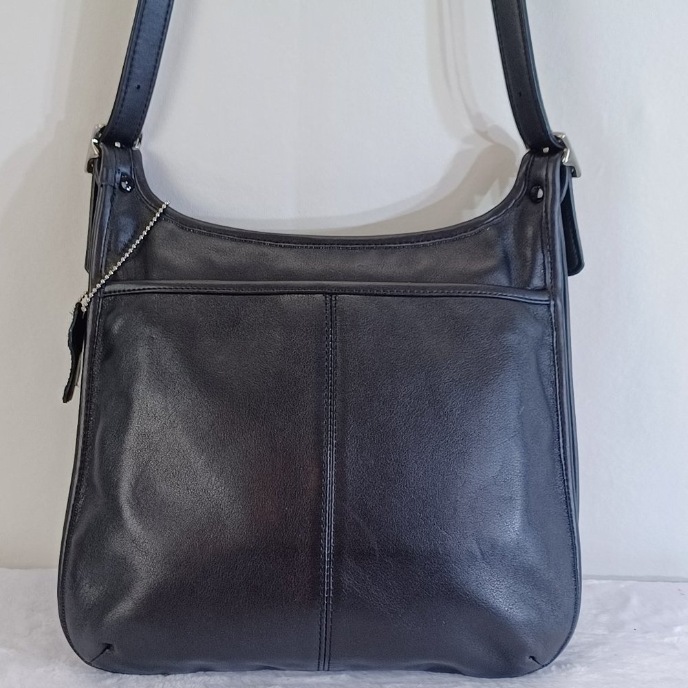 Giani Bernini Slim Leather Messenger Flap Crossbody Bag - Picture 5 of 10